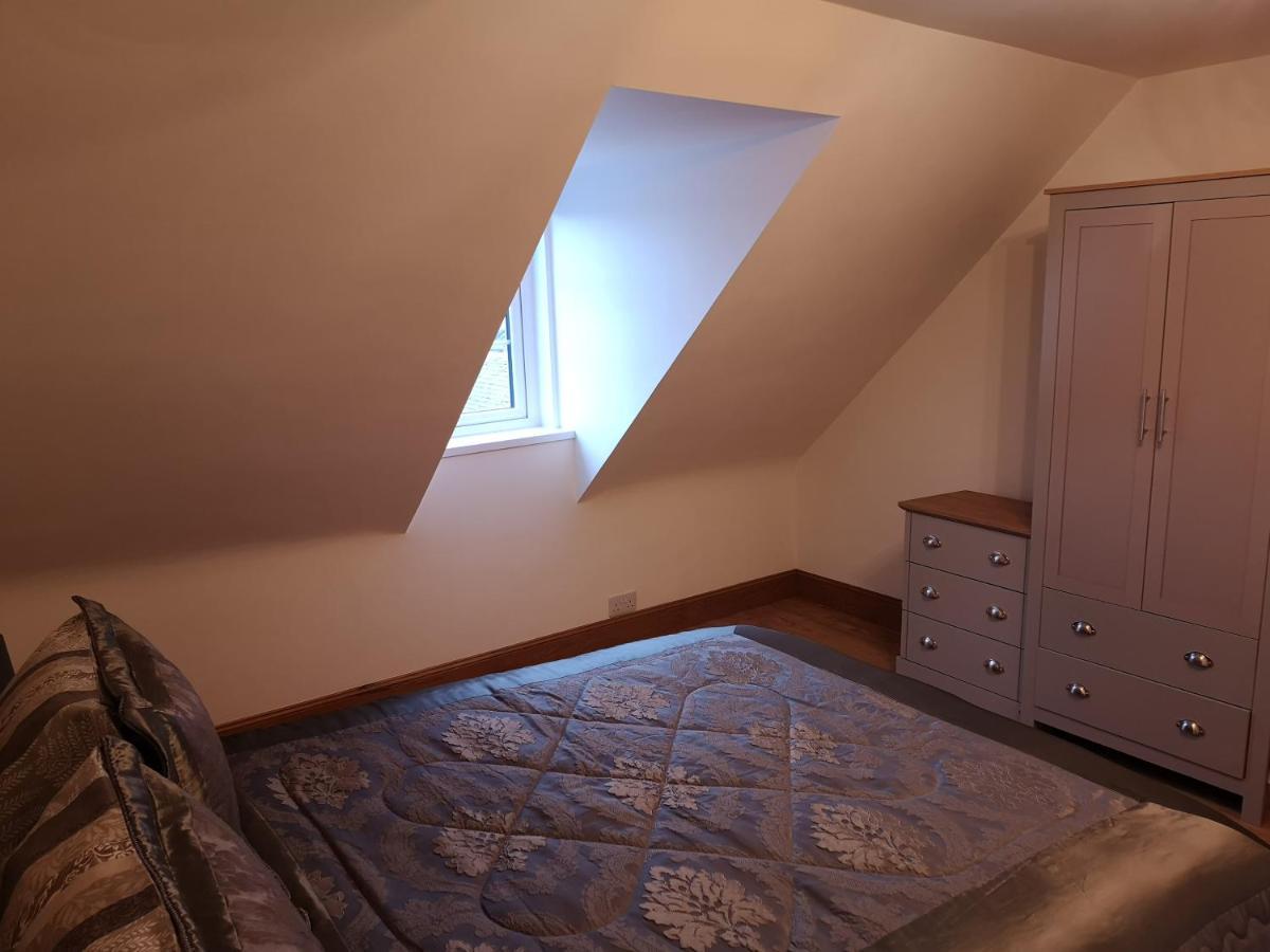 Attic Floor Apartment, City Centre Инвернес Екстериор снимка