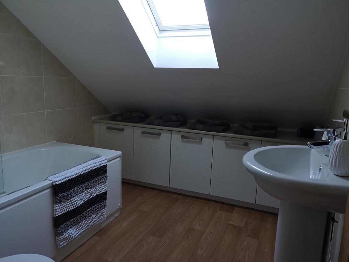 Attic Floor Apartment, City Centre Инвернес Екстериор снимка